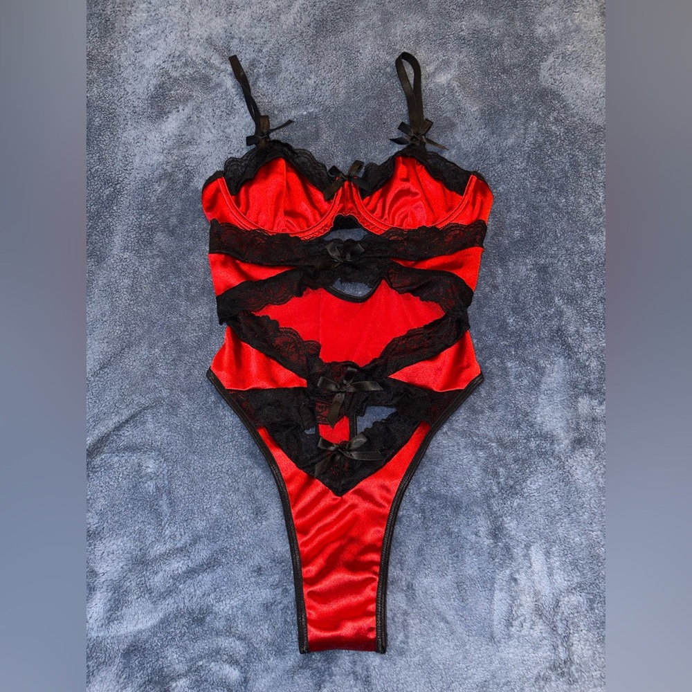 NWOT Fashion Nova Elegant Red and Black Lace Bodysuit - Picture 2 of 8
